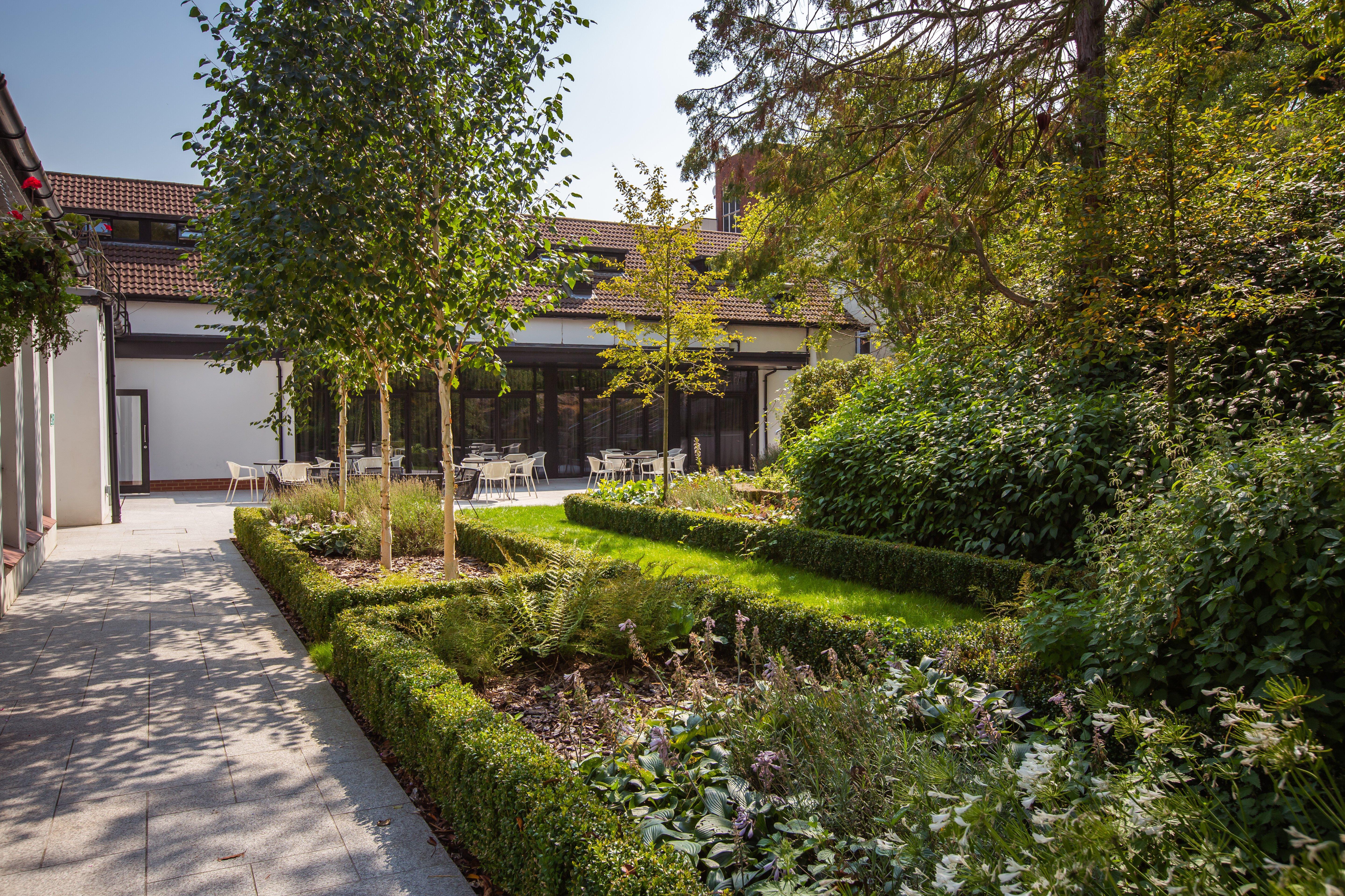 Crowne Plaza Gerrards Cross By Ihg Hotel Beaconsfield Exterior photo